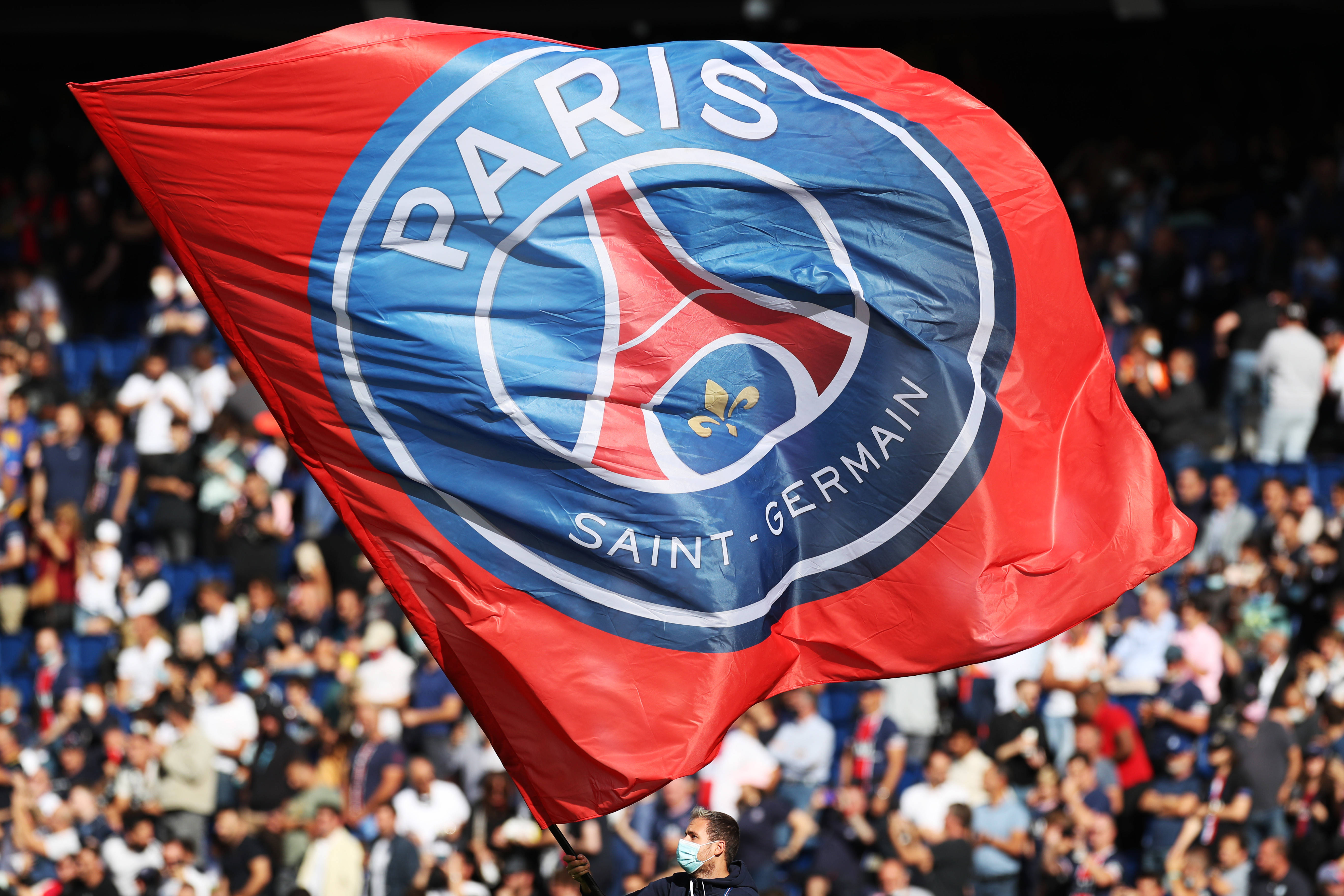 图片报：虽然脚踝疼痛感依然强烈，但基米希想带伤出战阿森纳（图片报：脚踝仍剧痛，基米希仍欲带伤出战阿森纳）