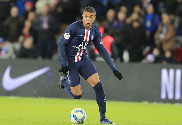 欧冠球员表现评析：C罗连续进球,（欧冠球员状态观察：C罗连场建功）