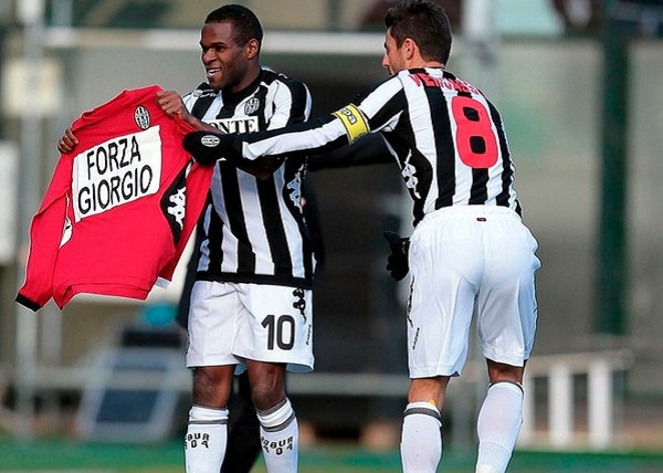 韩K联半场：林加德补时破门，首尔FC暂1-1金泉尚武（韩职联半场战报：林加德补时建功，首尔FC暂与金泉尚武1-1战平）